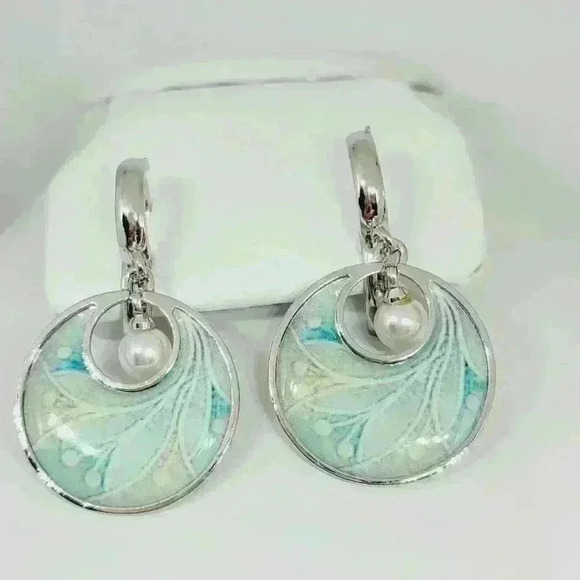 NWOT Beautiful Round Colorful Pearl Earrings - Picture 1 of 5